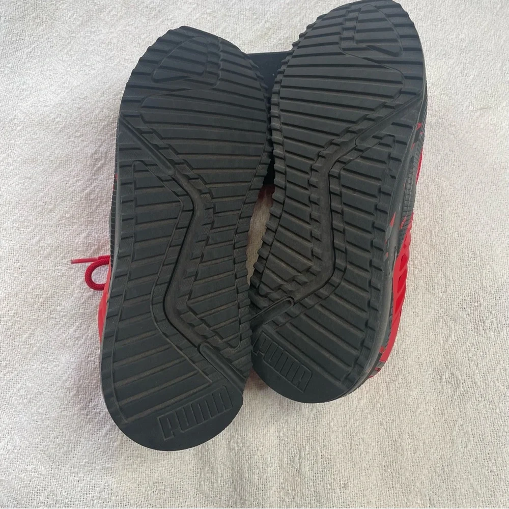 Puma Red and Black Athletic Shoes~Men’s Sz 9 Running ~‎ Training Shoes